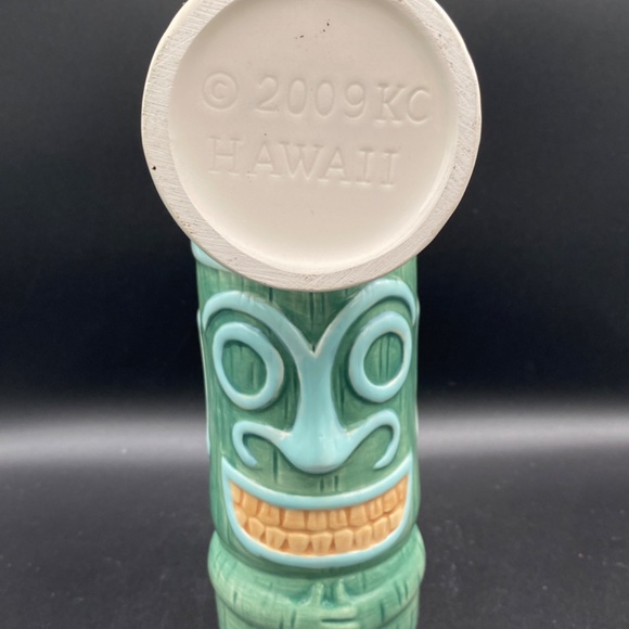 KC Hawaii tumblers x2 green ceramic tiki masks, yellow and blue details 2009 USA - Picture 5 of 6